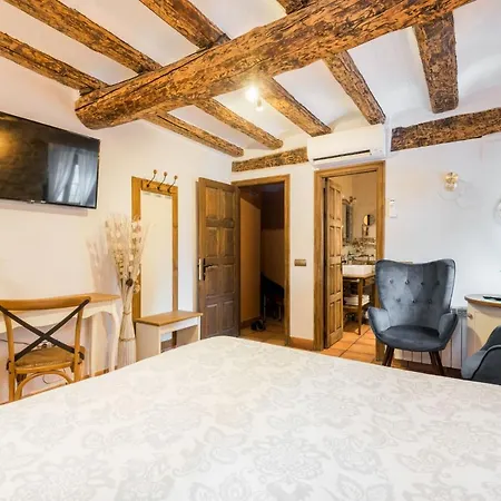 波萨达代尔罗德尼奥酒店 * 阿尔巴拉辛